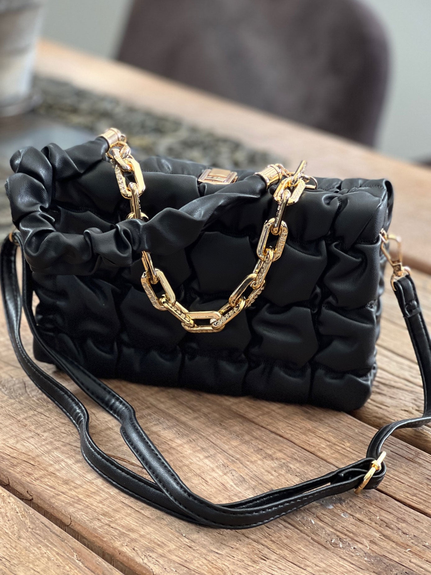 Ashanti - Fyrkantig väska med guldkedja